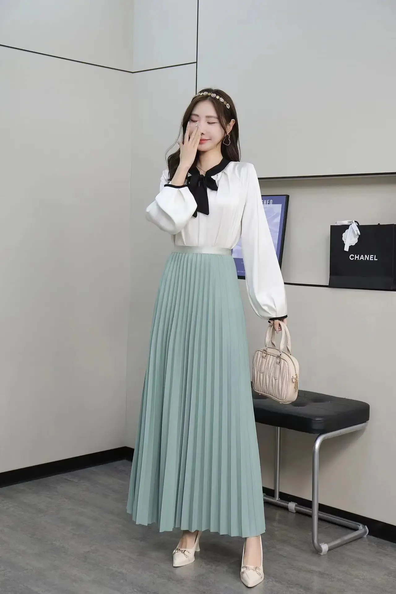 2025 Women’s Elegant High Waist Pleated Midi Skirt – Black