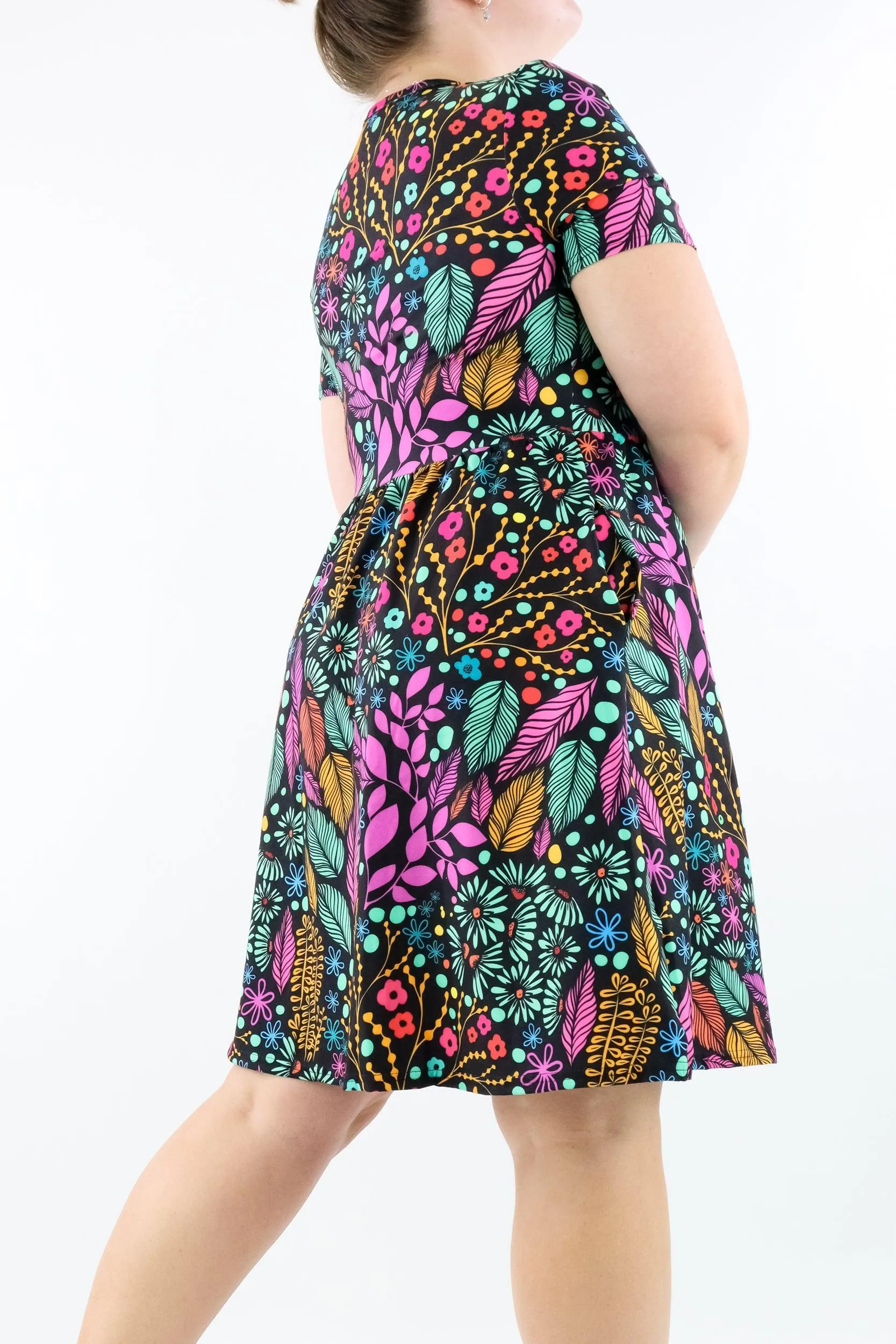 Avant-Gardist - Short Sleeve Skater Dress - Knee Length - Side Pockets