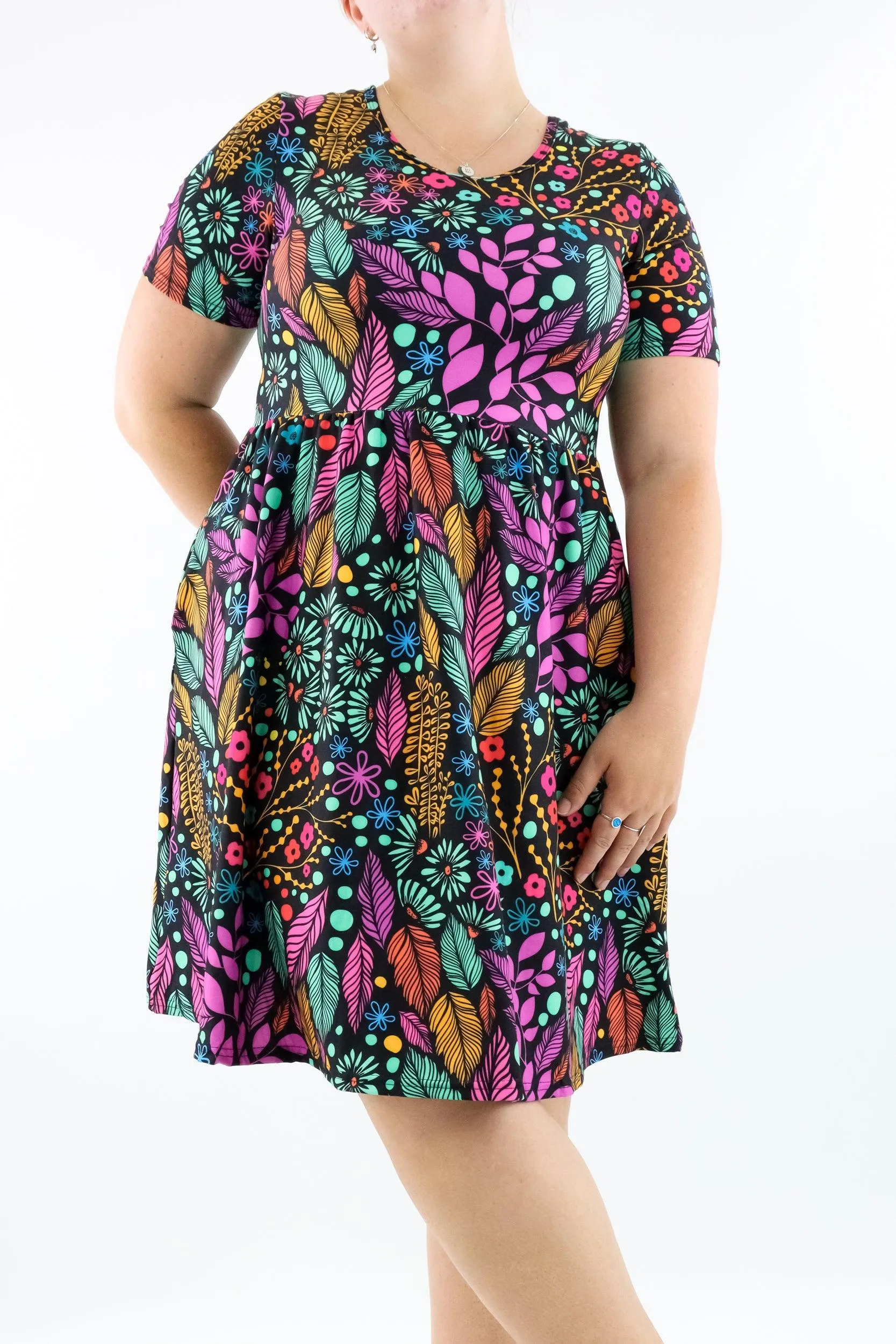 Avant-Gardist - Short Sleeve Skater Dress - Knee Length - Side Pockets