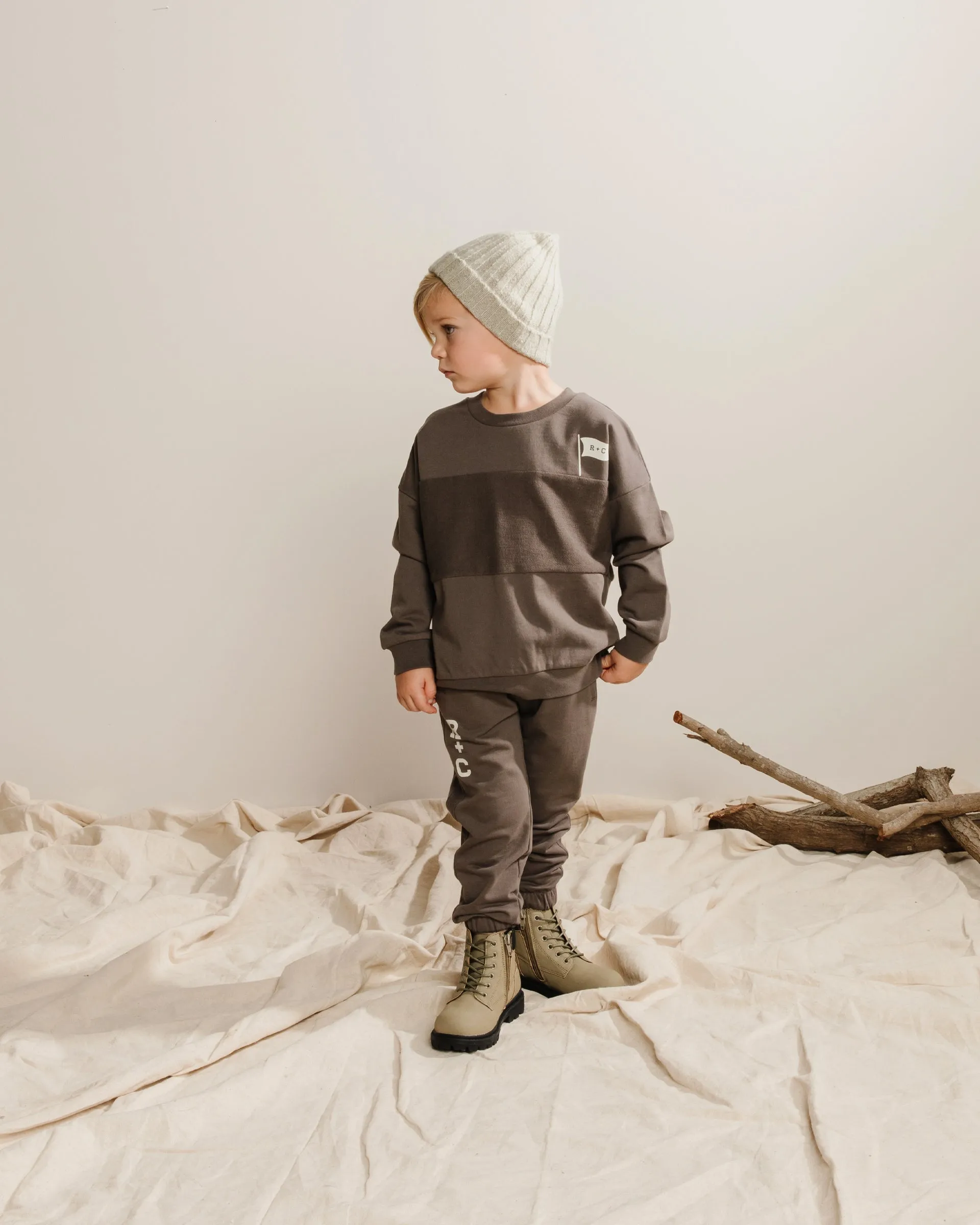 CHARCOAL CREW NECK