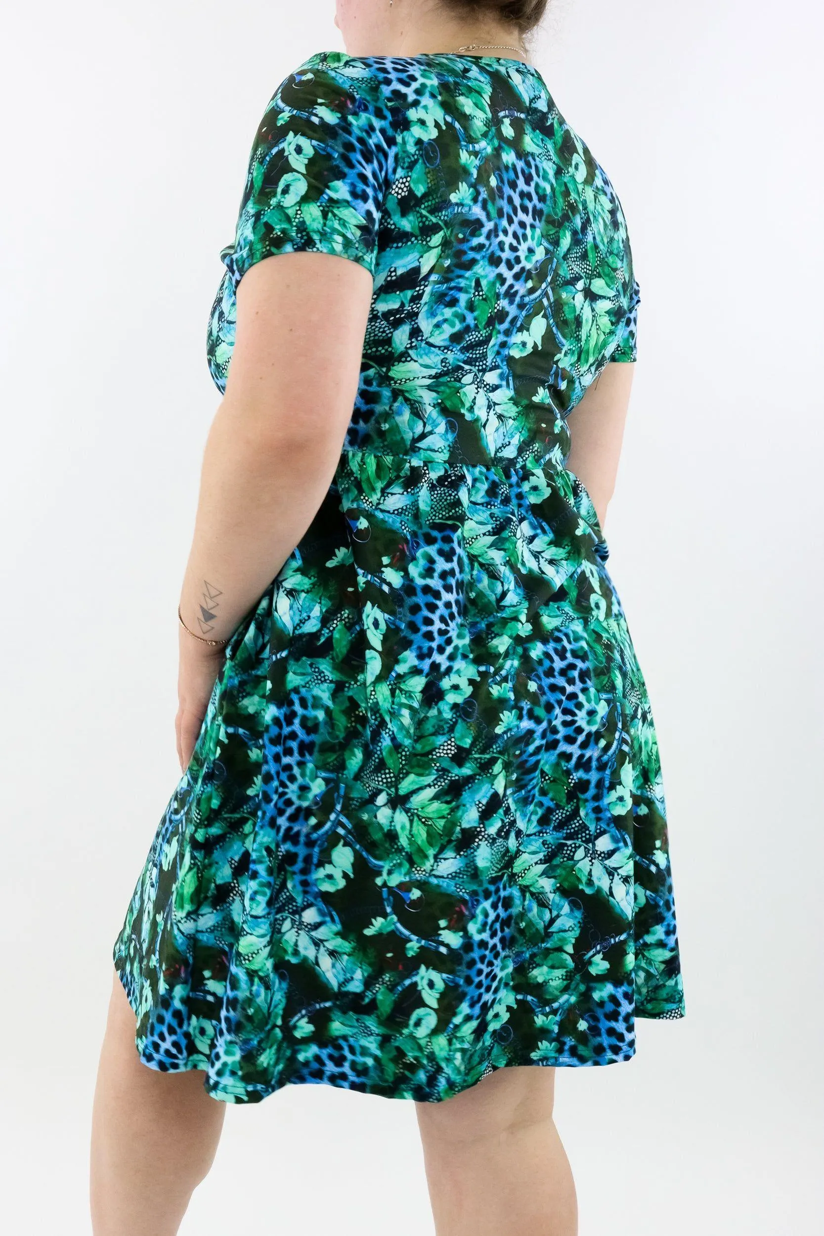 Chimerical - Short Sleeve Skater Dress - Knee Length - Side Pockets
