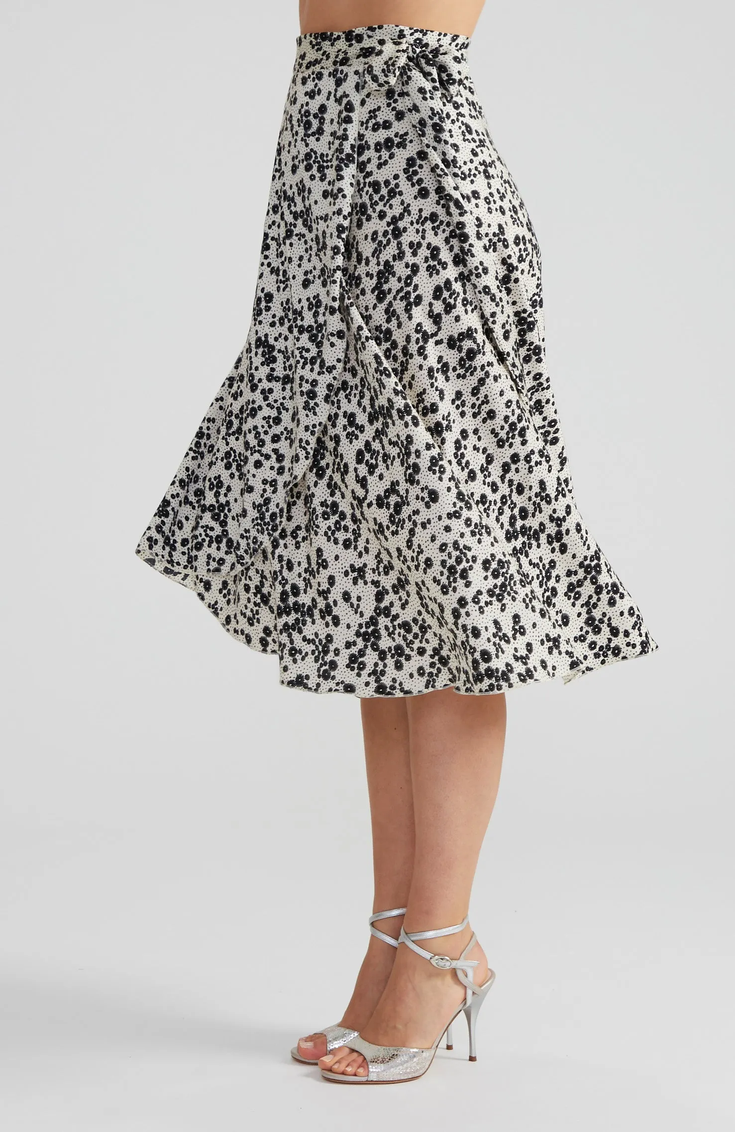 COCO Viscose Wrap Skirt in Noir Blossoms