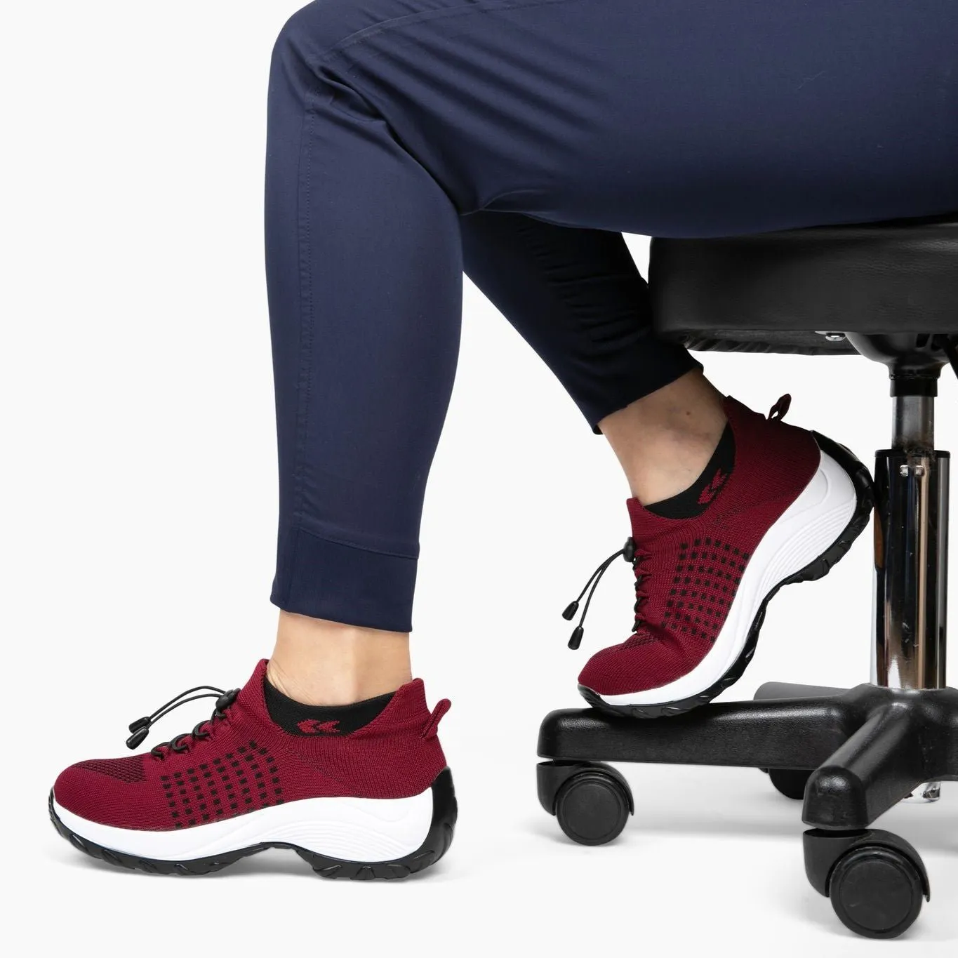 EMILY™ ORTHOPEDIC SNEAKERS WITH STRETCHABLE CUSHION 2025