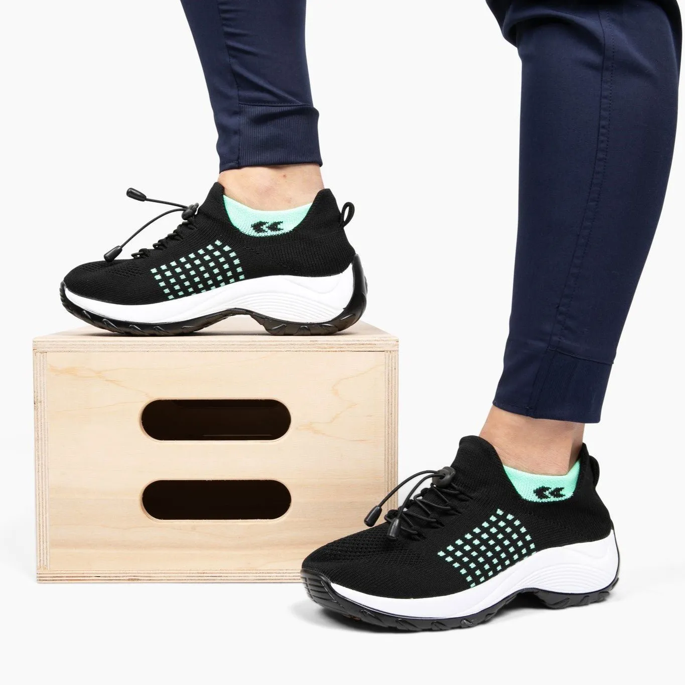 EMILY™ ORTHOPEDIC SNEAKERS WITH STRETCHABLE CUSHION 2025
