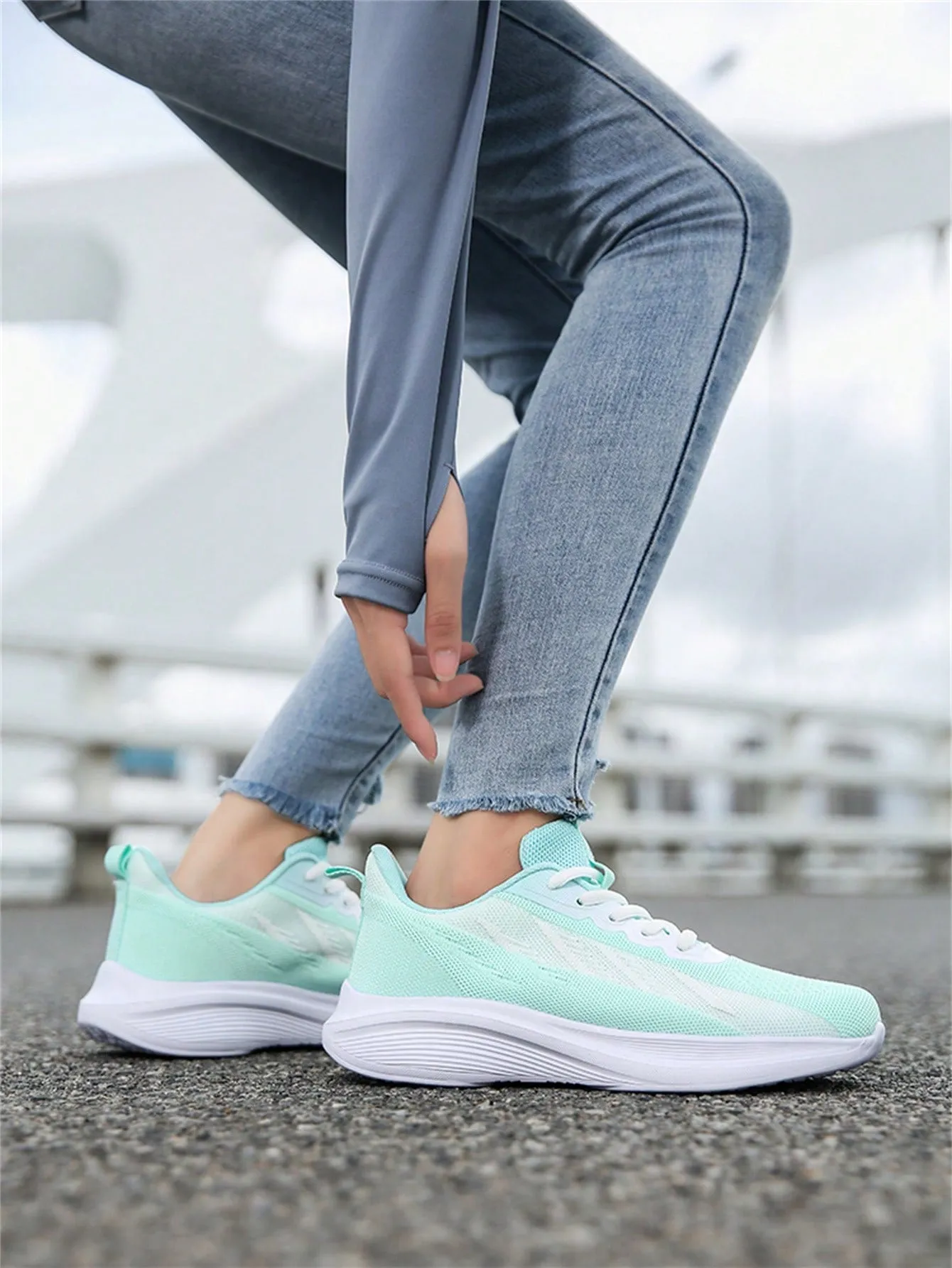 Knitted Upper Thick Sole Running Shoes