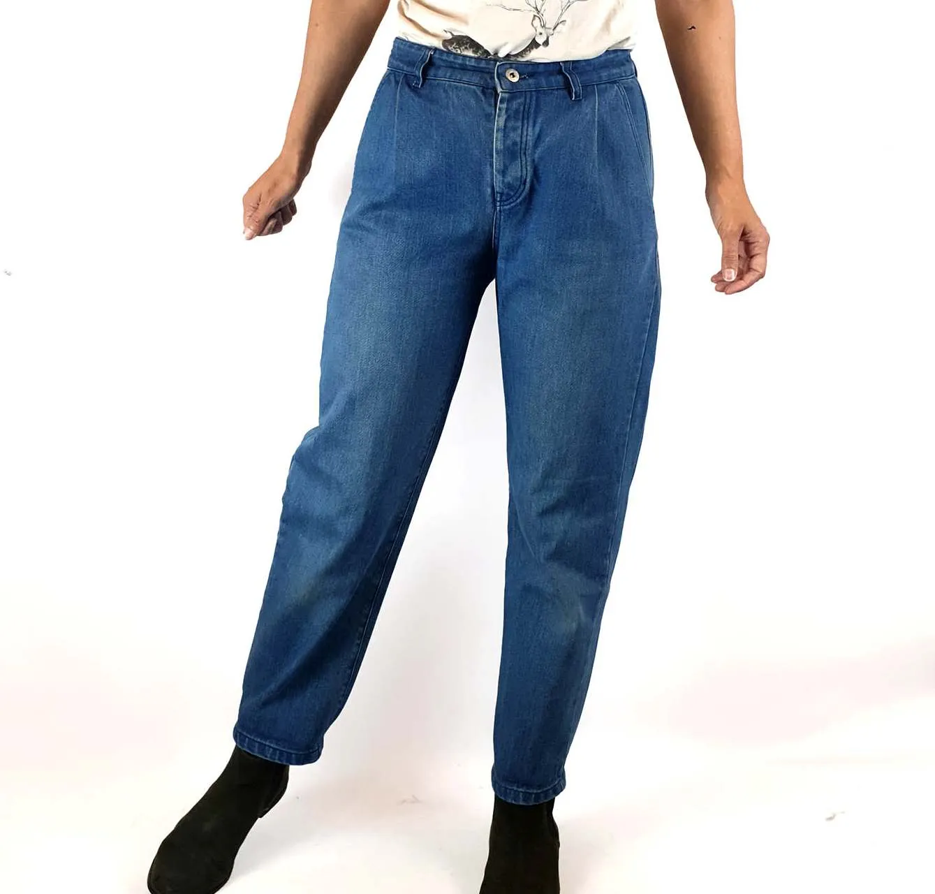 Kowtow mid-denim straight leg jeans size XS, best fits size 8
