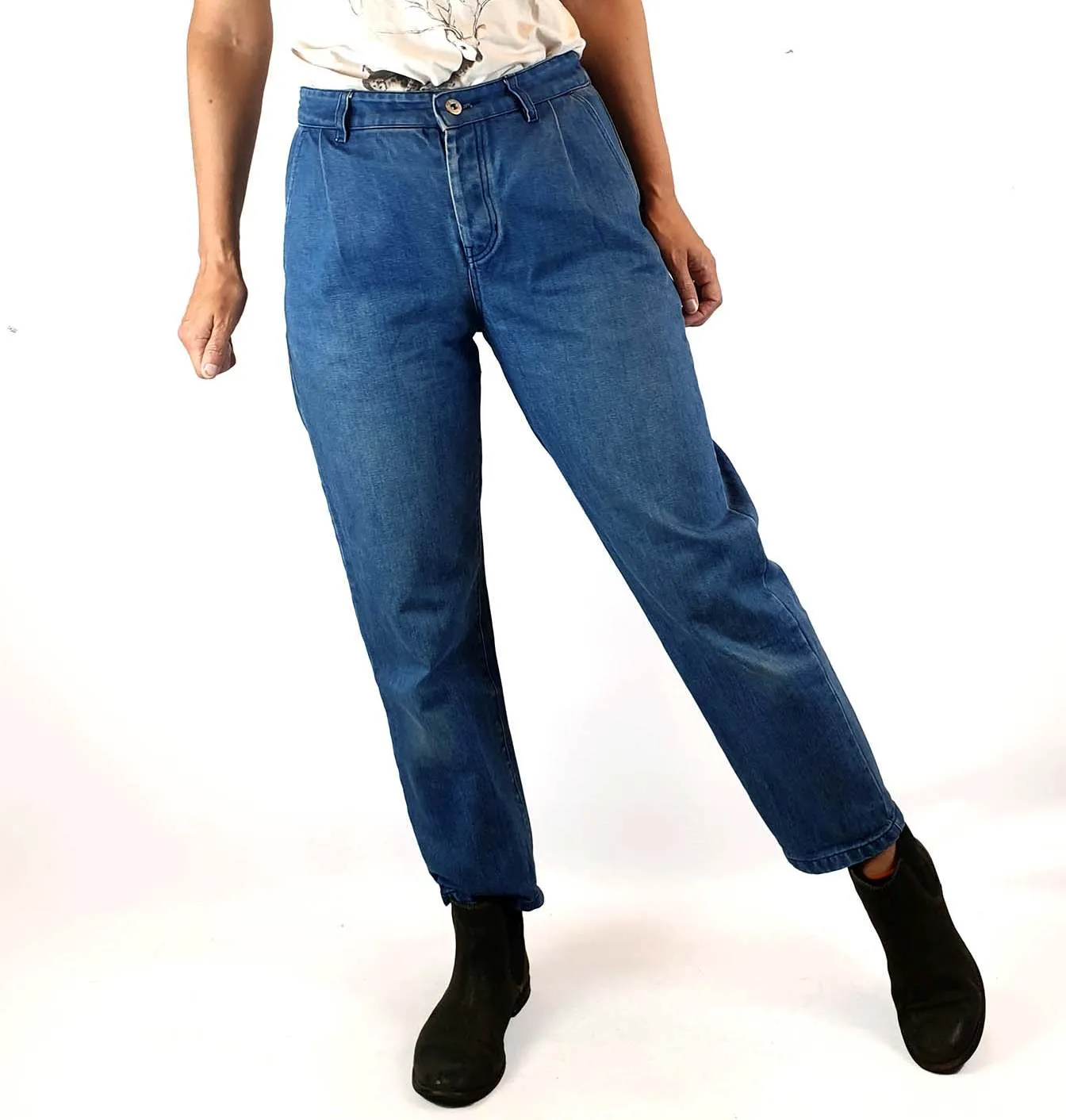 Kowtow mid-denim straight leg jeans size XS, best fits size 8