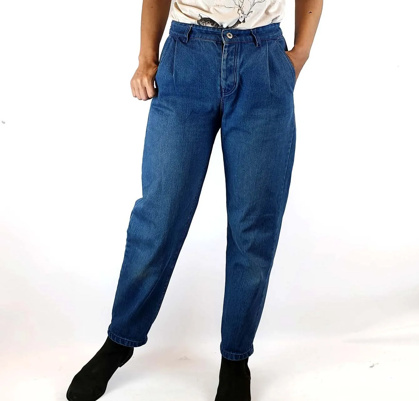 Kowtow mid-denim straight leg jeans size XS, best fits size 8