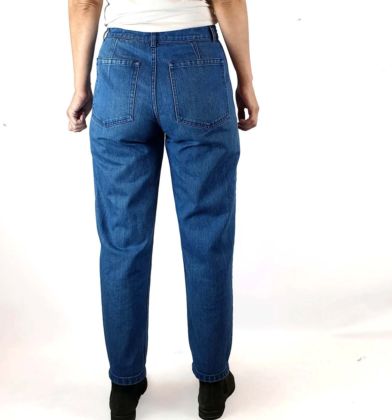 Kowtow mid-denim straight leg jeans size XS, best fits size 8