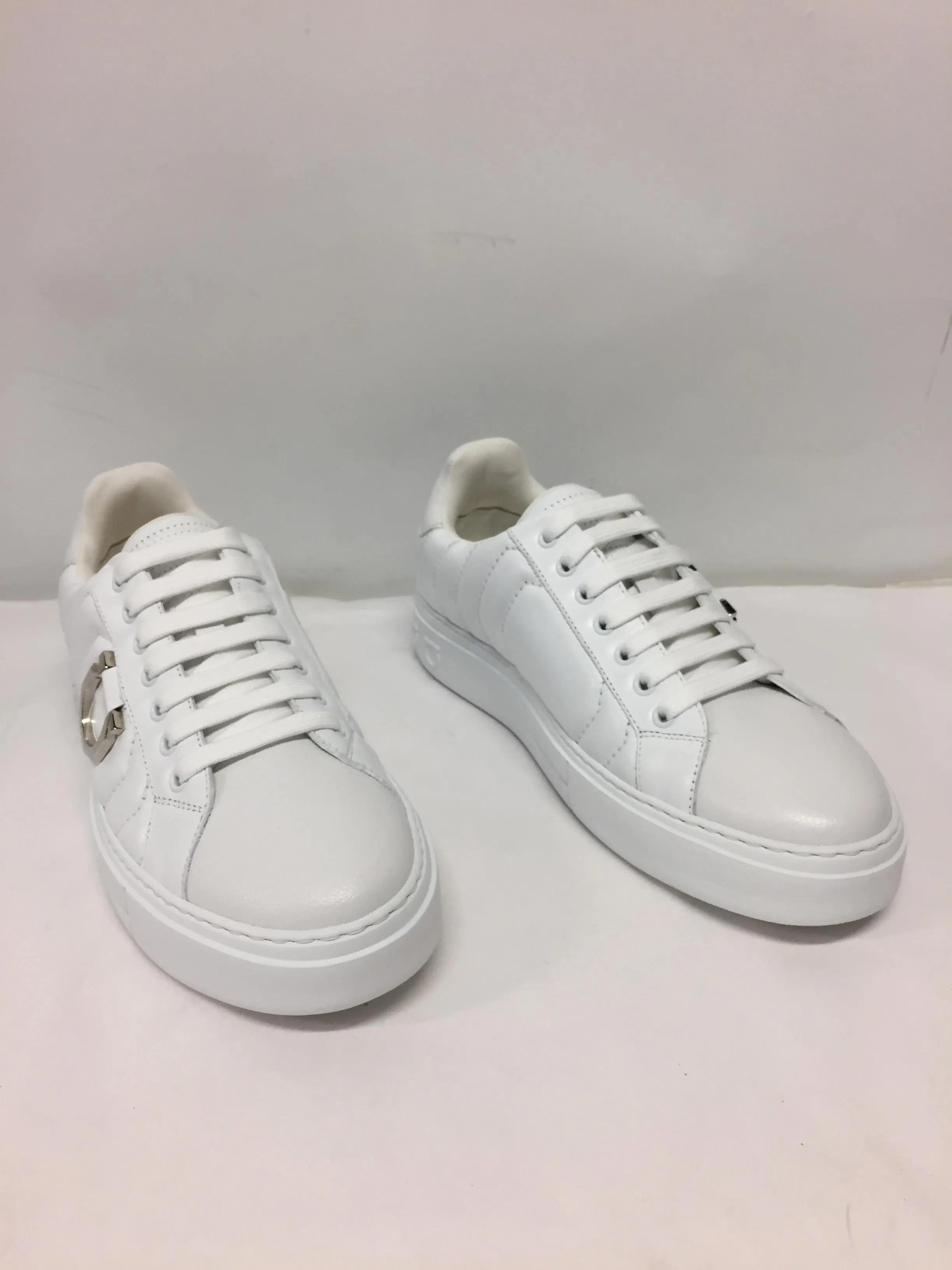 Leather low-top sneakers