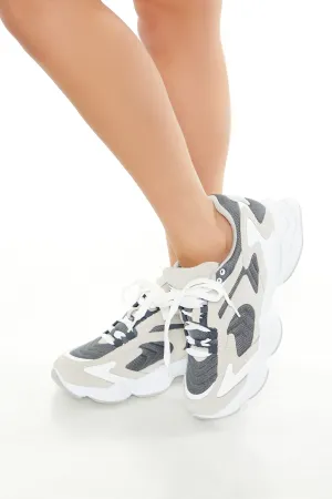 Low Top Athletic Tennis Shoe - Grey
