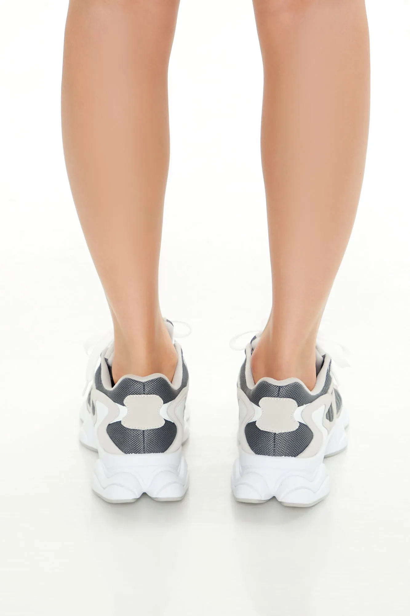 Low Top Athletic Tennis Shoe - Grey