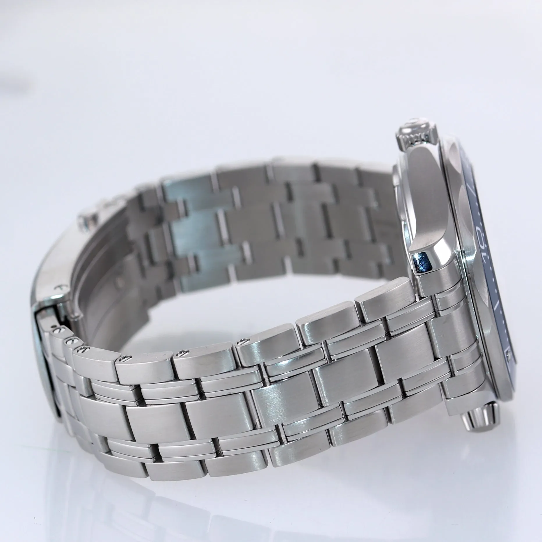 MINT PAPERS Omega Seamaster Diver 300M 42mm Grey Wave 210.30.42.20.06.001 Watch