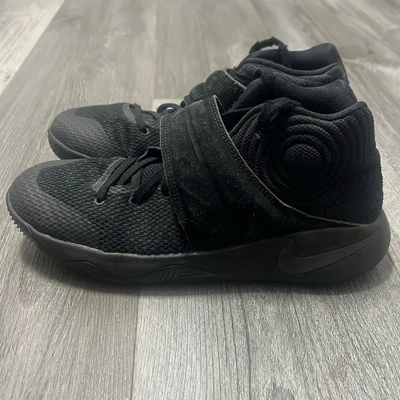 NIKE KYRIE 2 GS TRIPLE BLACK sneakers  / US 7Y