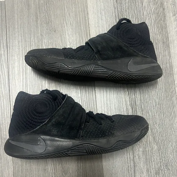 NIKE KYRIE 2 GS TRIPLE BLACK sneakers  / US 7Y