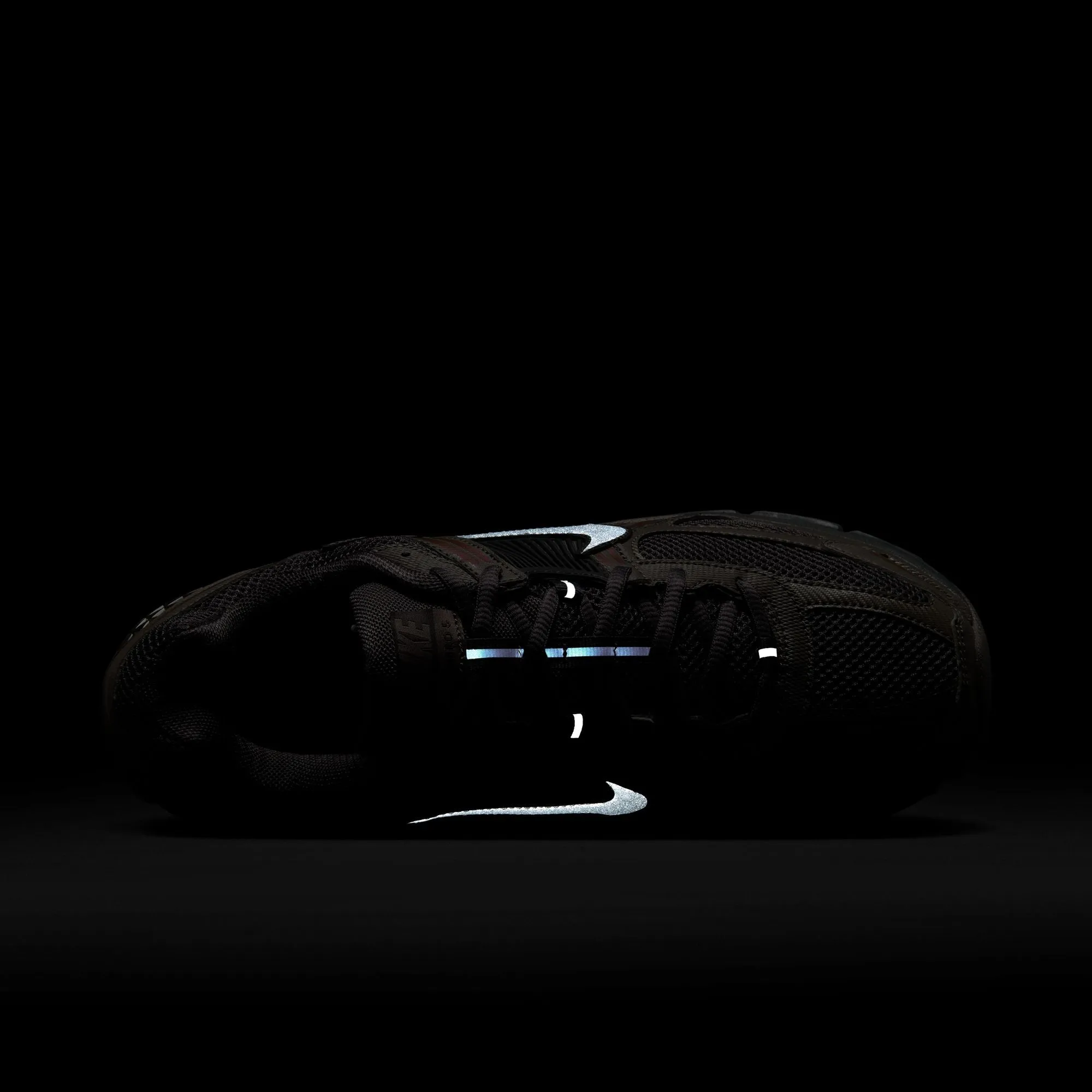 Nike Zoom Vomero 5 Men's Shoes