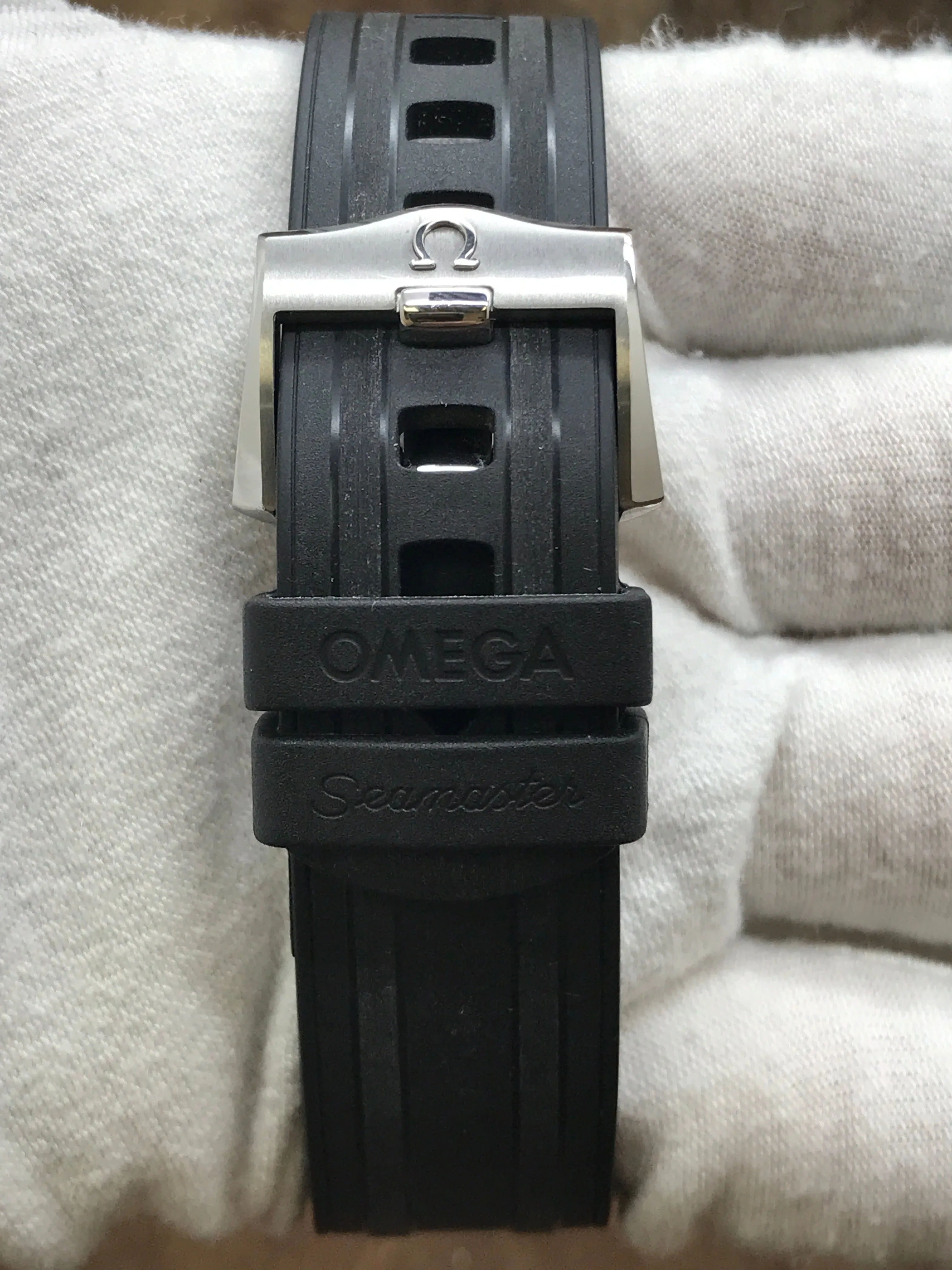 Omega Seamaster Diver 300M 210.32.42.20.04.001 White Dial Automatic Men's Watch
