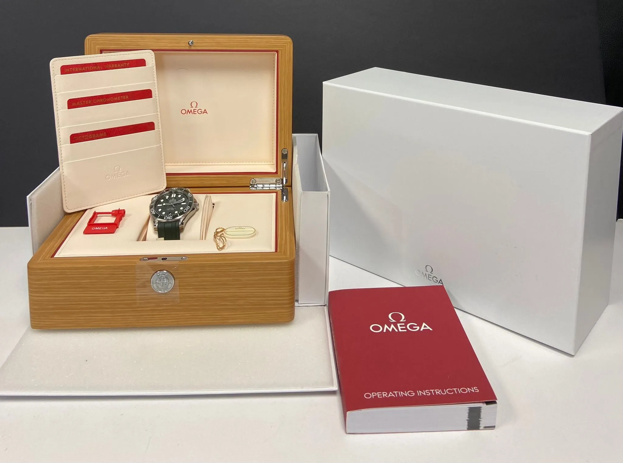 Omega Seamaster Diver 300M 210.32.42.20.10.001 Green Dial Automatic Men's Watch