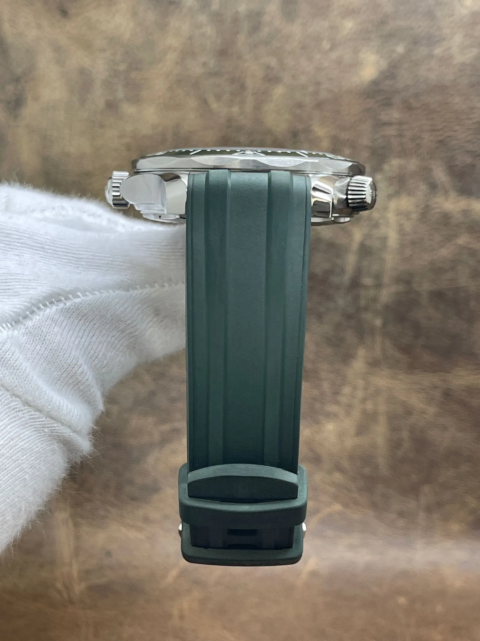 Omega Seamaster Diver 300M 210.32.42.20.10.001 Green Dial Automatic Men's Watch