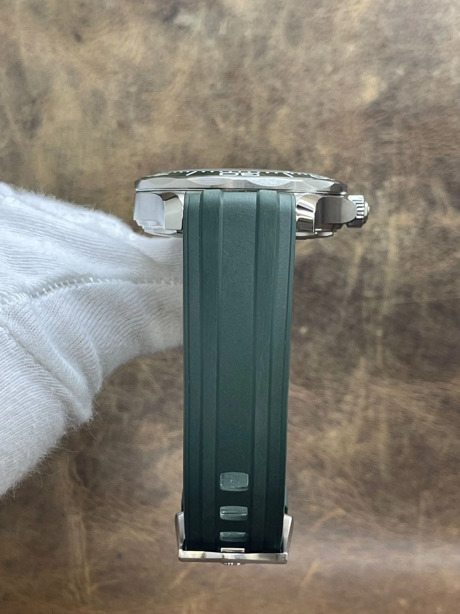 Omega Seamaster Diver 300M 210.32.42.20.10.001 Green Dial Automatic Men's Watch