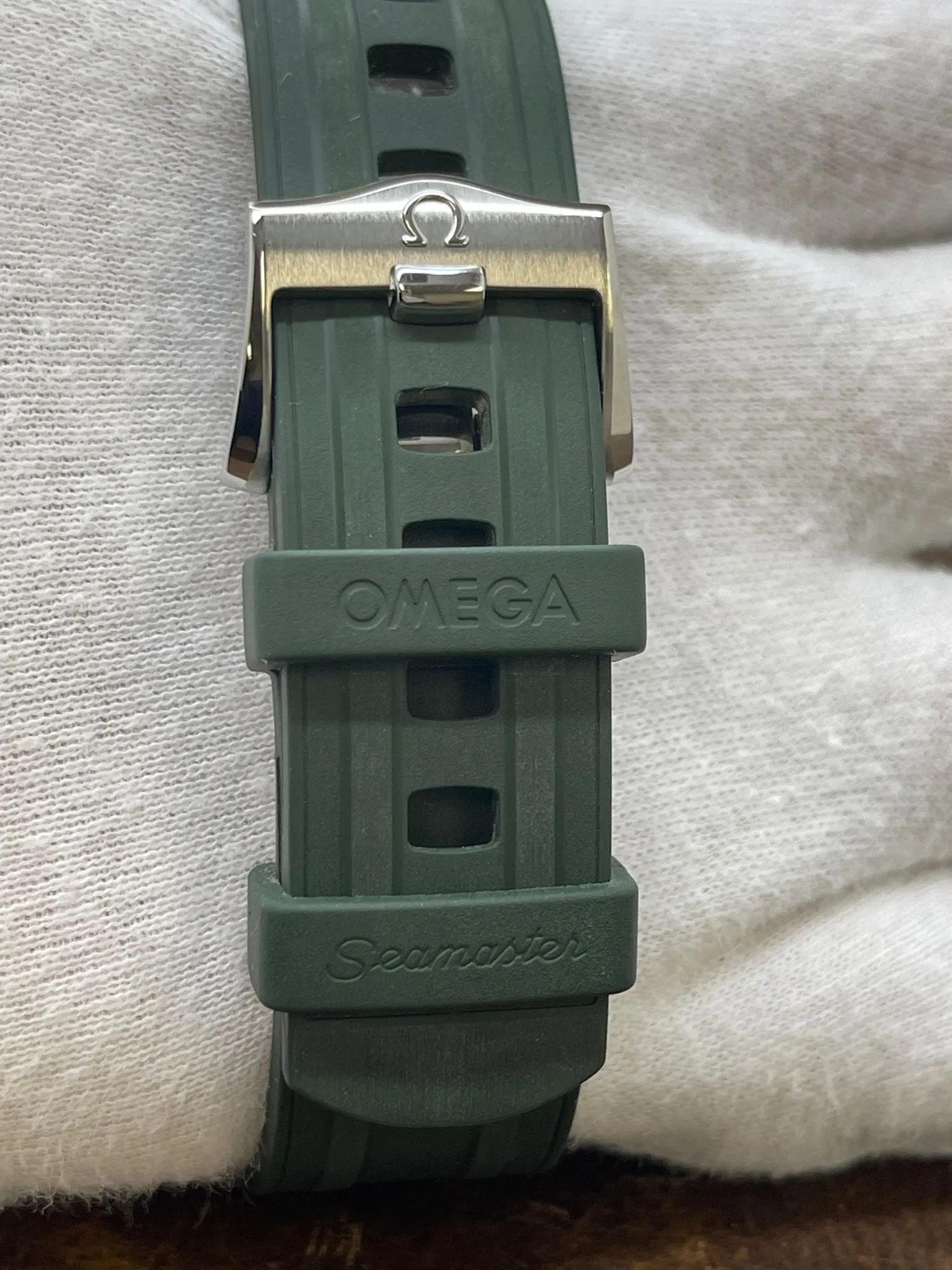 Omega Seamaster Diver 300M 210.32.42.20.10.001 Green Dial Automatic Men's Watch