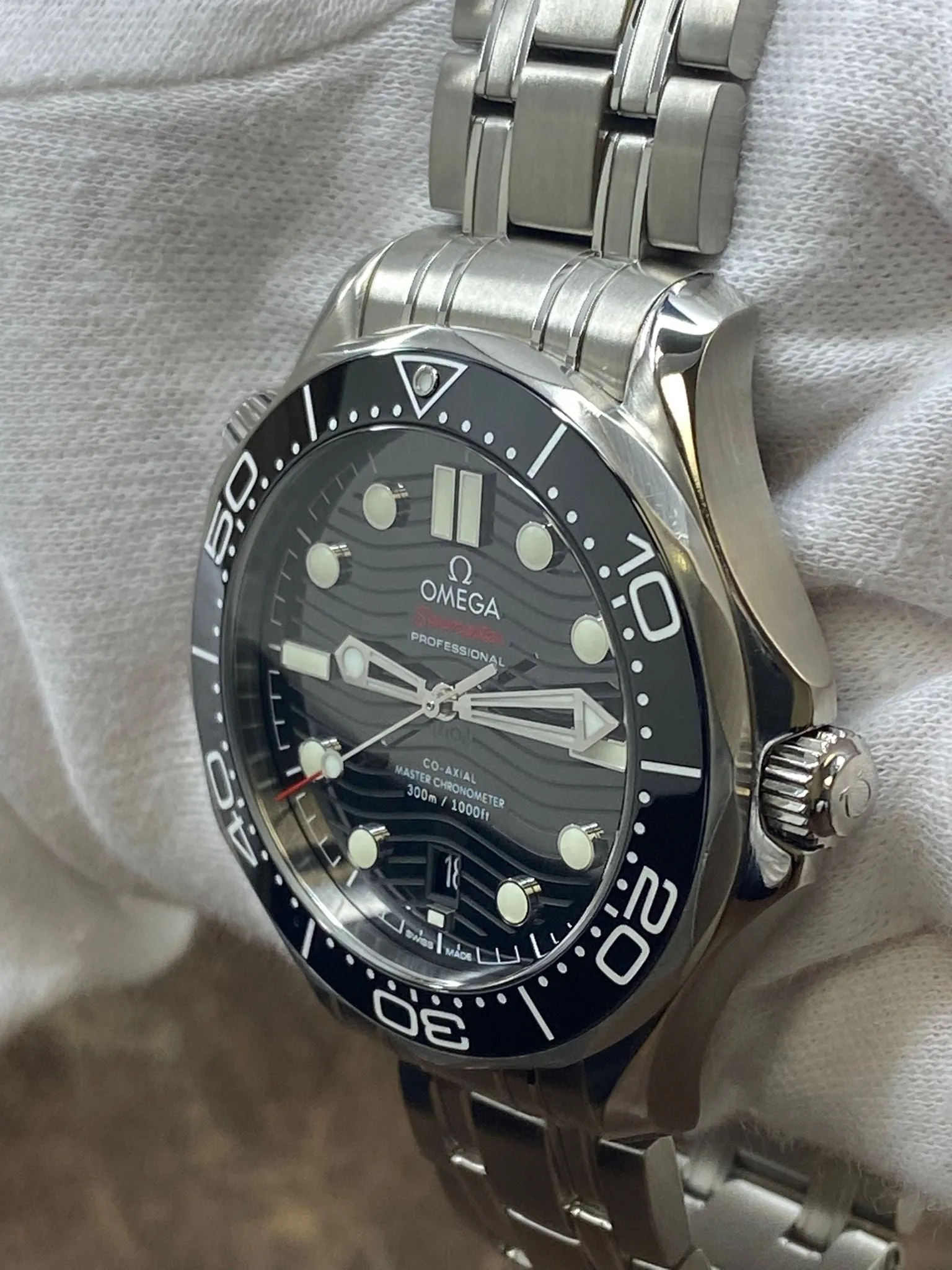 Omega Seamaster Diver 300M additional black rubber strap 210.30.42.20.01.001 Black Dial Automatic Men's Watch