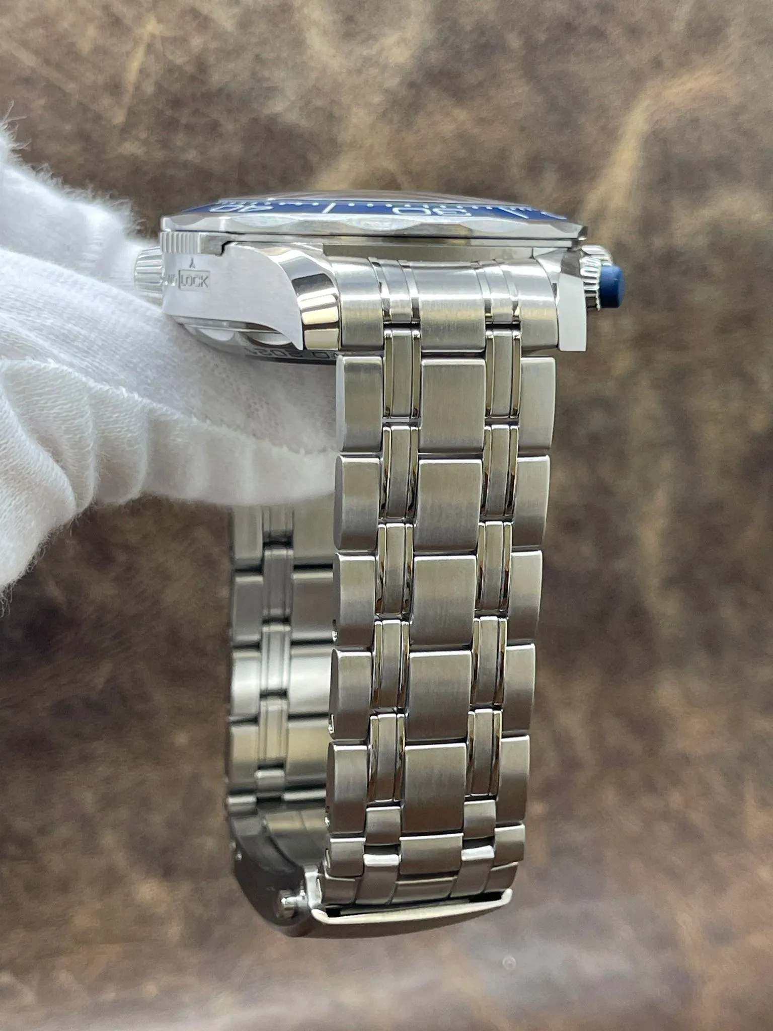 Omega Seamaster Diver 300M America’s Cup 210.30.44.51.03.002 Blue Dial Automatic Men's Watch