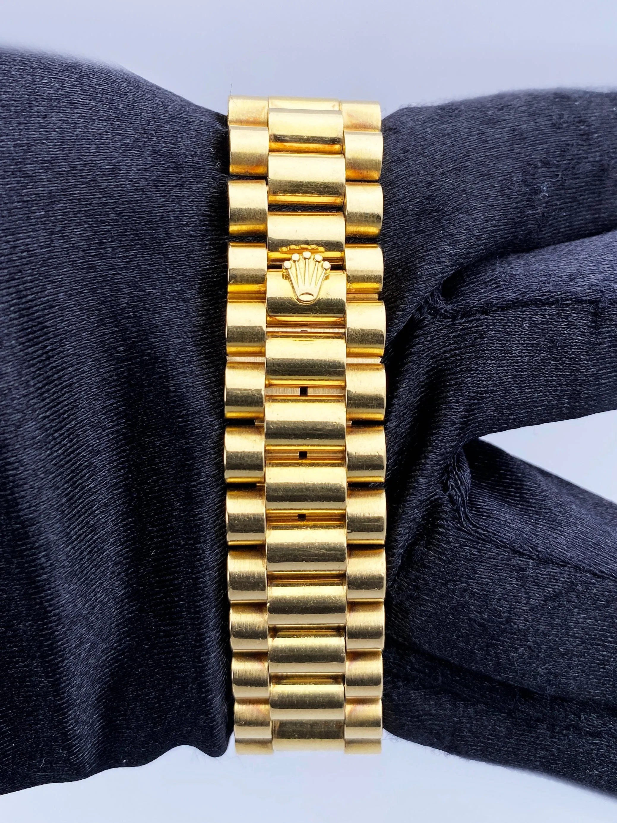 Rolex Day-Date 118238 Diamond Champagne Dial Mens Watch Box Papers