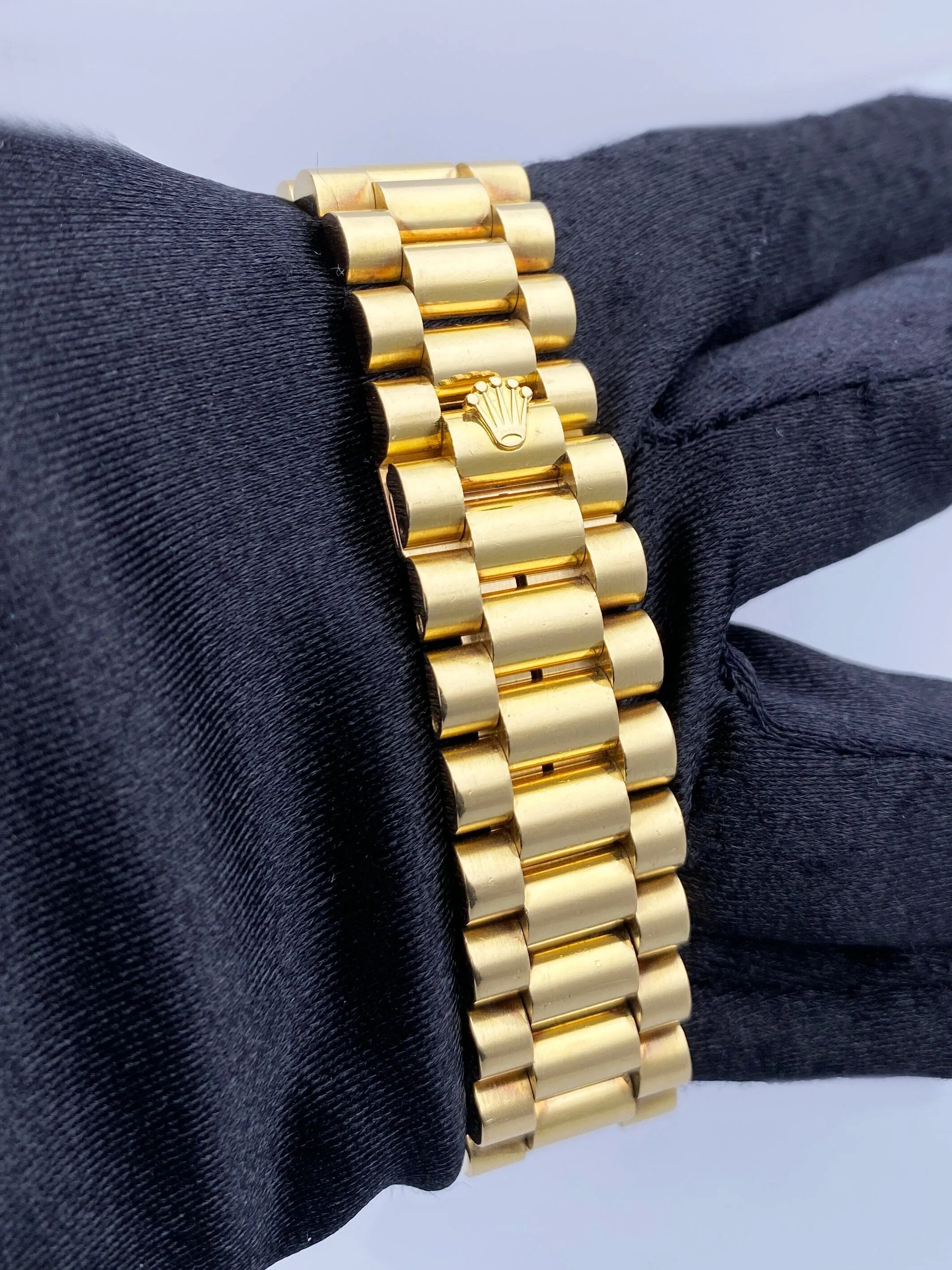 Rolex Day-Date 118238 Diamond Champagne Dial Mens Watch Box Papers