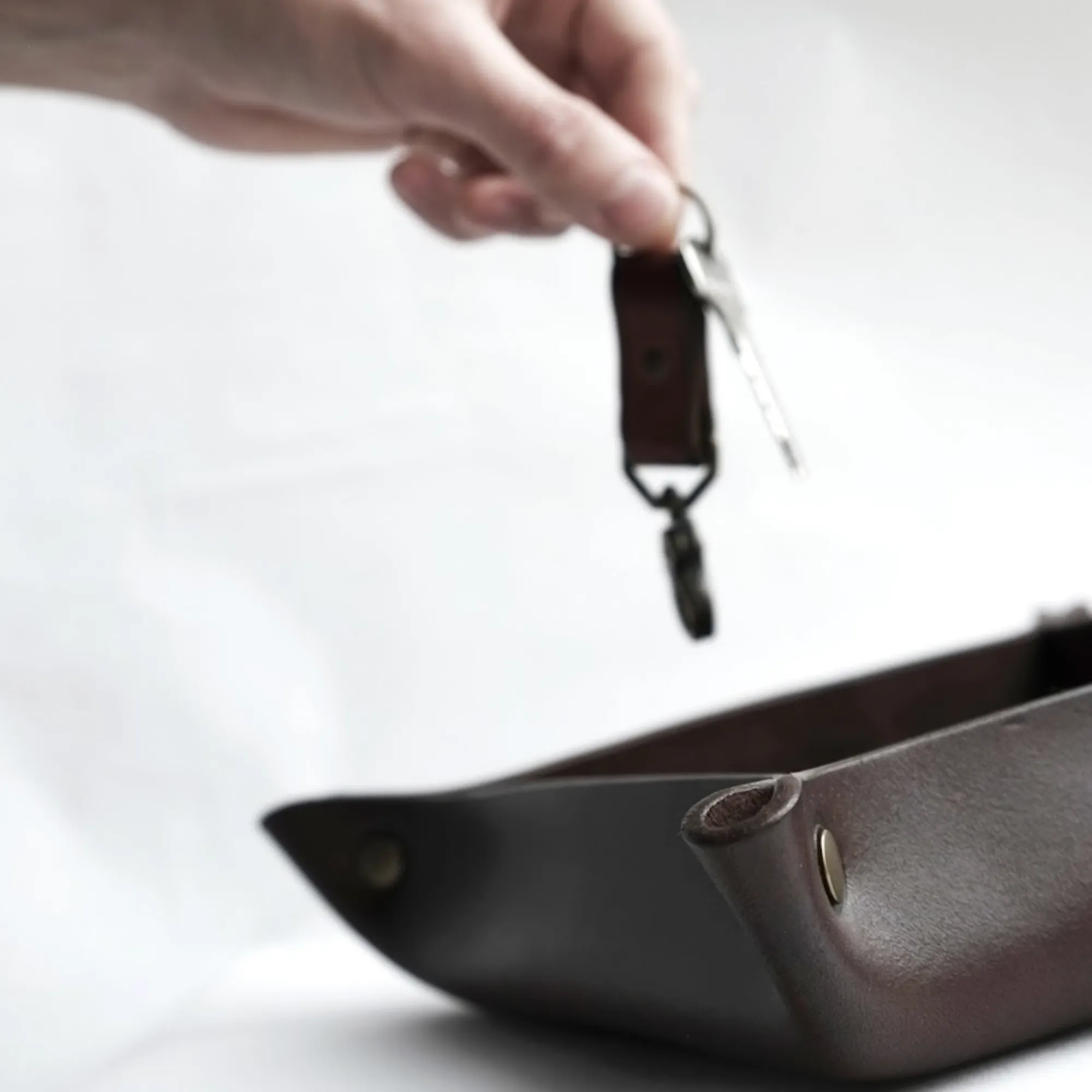 SQUARE LEATHER VALET TRAY / BROWN