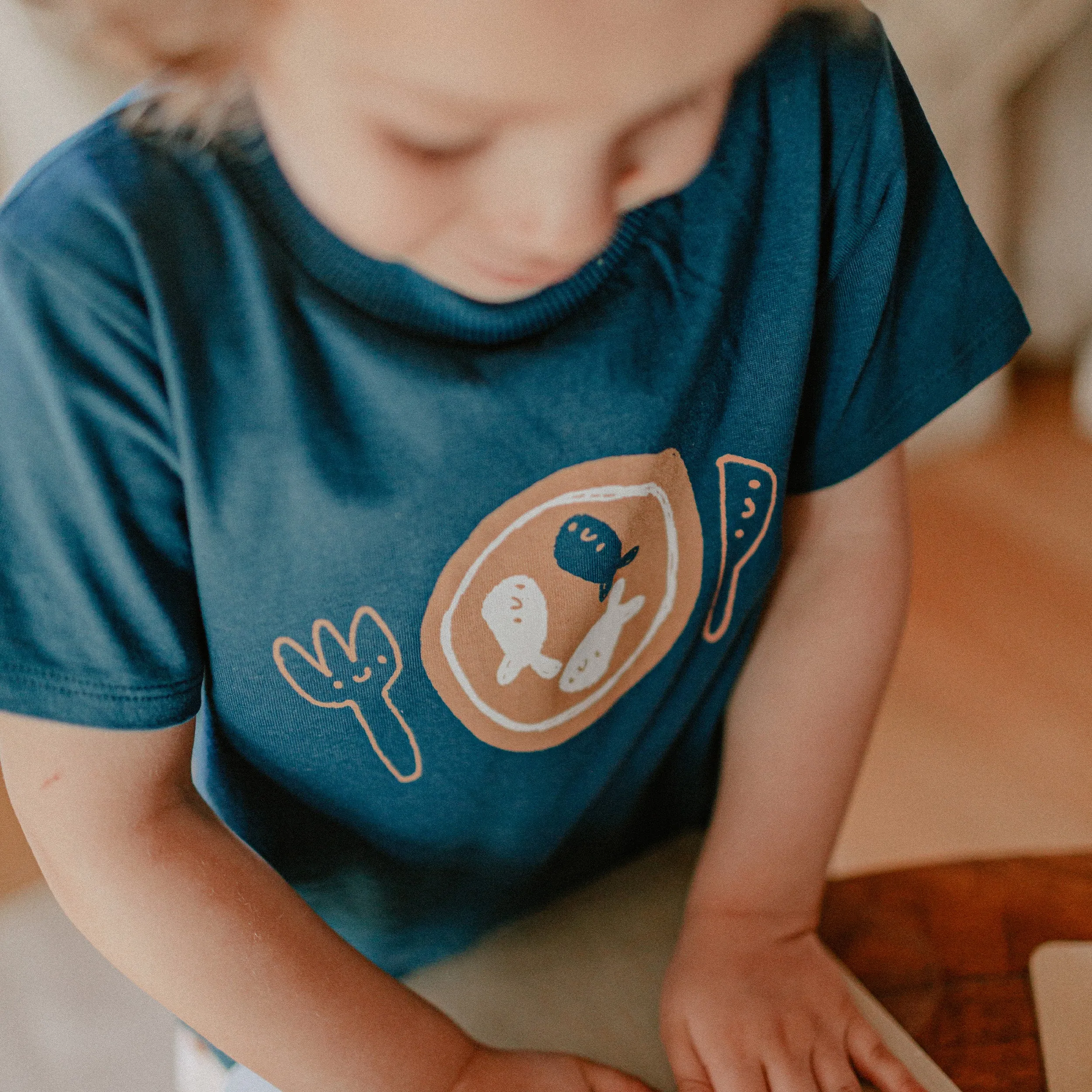 T-shirt turquoise à manches courtes en coton, bébé || Turquoise short-sleeved t-shirt in cotton, baby