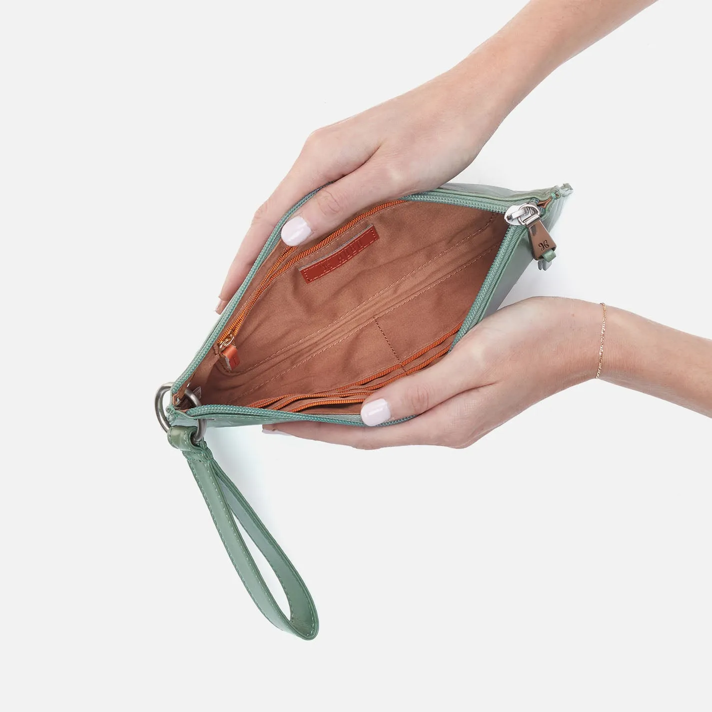 Vida Wristlet In Polished Leather - Jade