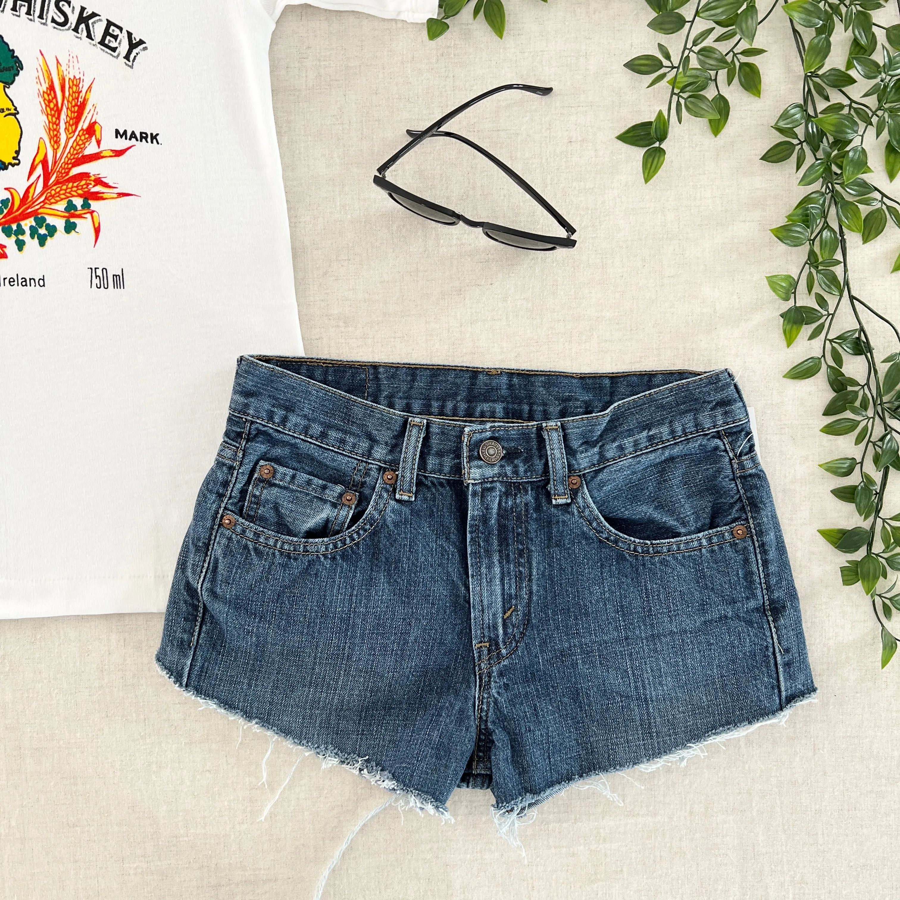 Vintage Levi’s Shorts - Size 0/2