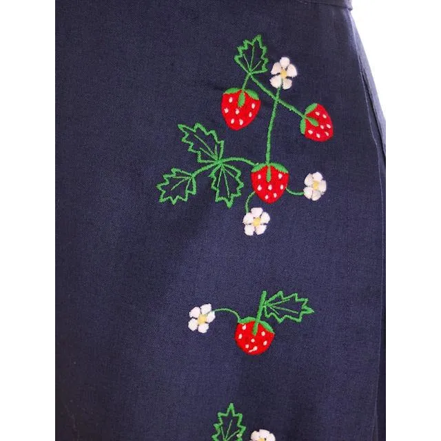 Vintage Wrap Skirt Strawberries Embroidery Cotton 1970s S-M